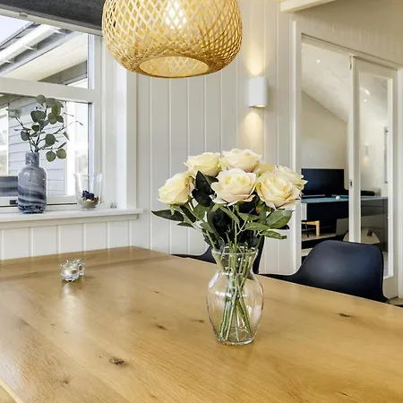 10 Person In * Lokken